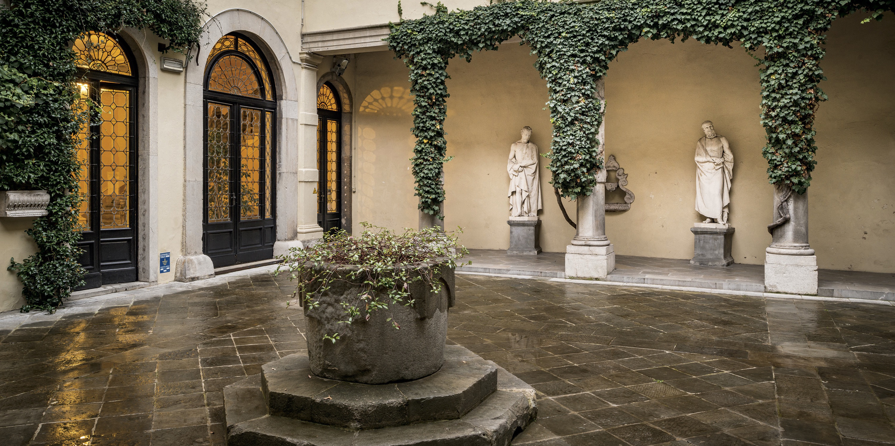 Chiostro filosofi